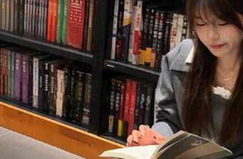 今天心情不佳？下载‘heiliao.su’，轻松让你撒欢儿起来！