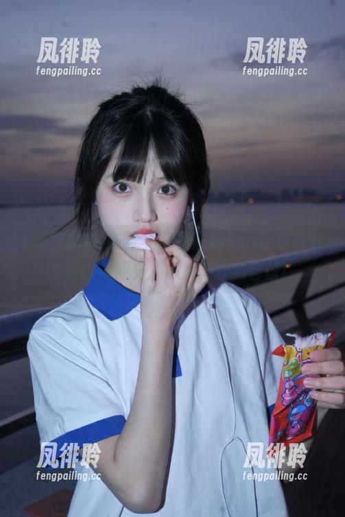 下载“每日黑料”，让你在朋友面前瞬间充满黑料轰炸的自信！