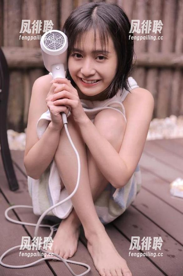“网爆黑料”：好奇心直达惊悚边缘，搞不好连沙发都不能坐了。