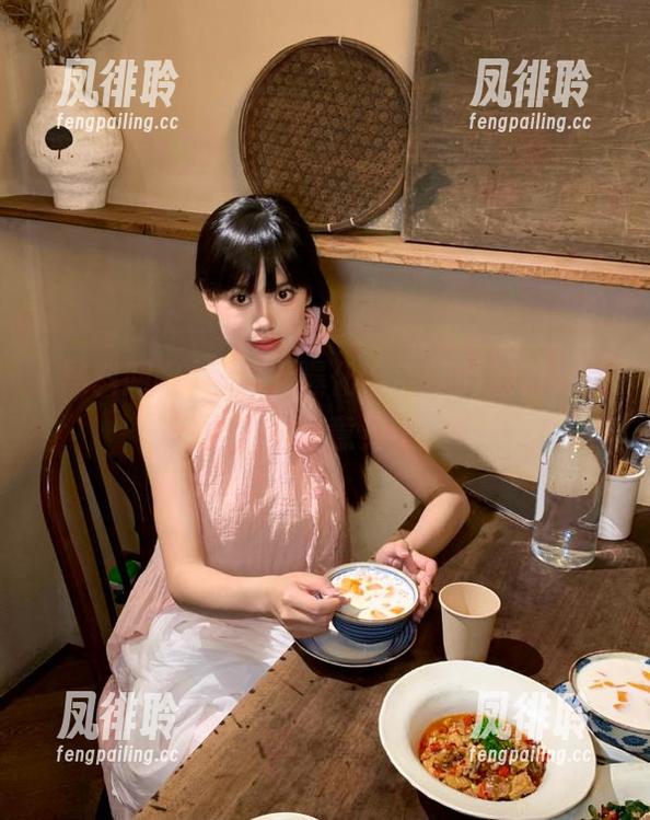 黑料网曝 黑料网曝化学老师的魅力,官网上粉丝却意见不一?